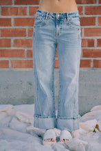 Load image into Gallery viewer, Off The Cuff Jeans
