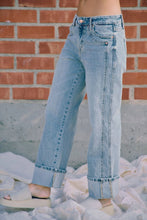 Load image into Gallery viewer, Off The Cuff Jeans
